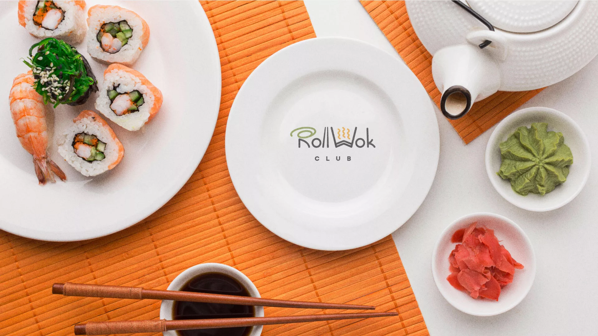 Разработка логотипа и фирменного стиля суши-бара «Roll Wok Club» в Хотьково