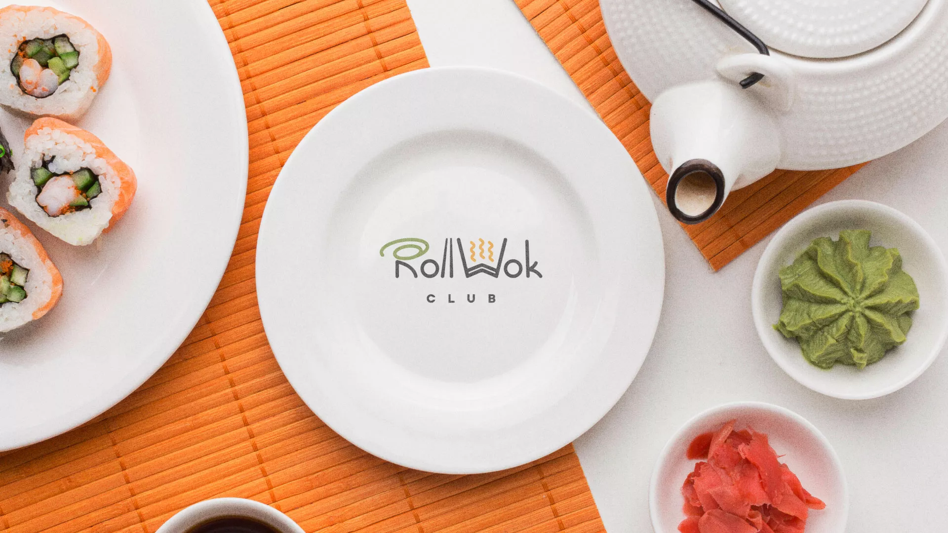 Разработка логотипа и фирменного стиля суши-бара «Roll Wok Club» в Хотьково